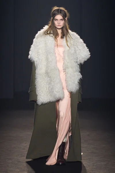 Look 17